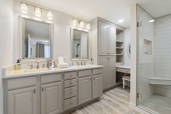 Spa-Like Soaking Tub