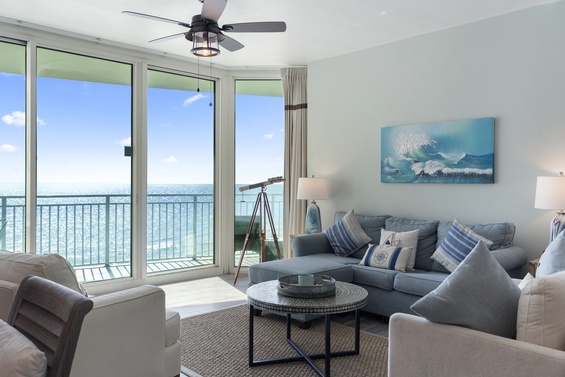 Spacious Gulf Lounge