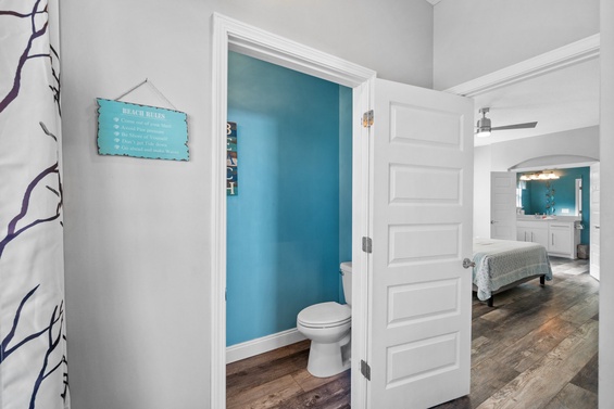 Stylish Spa-Like Bath with Modern Touches