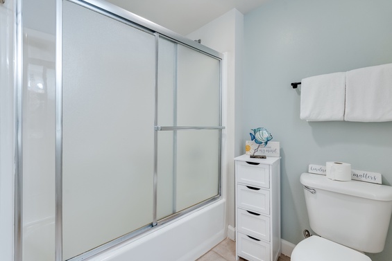 Fresh Spa-Style Bath