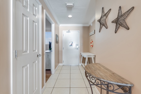 Spacious & Inviting Entry