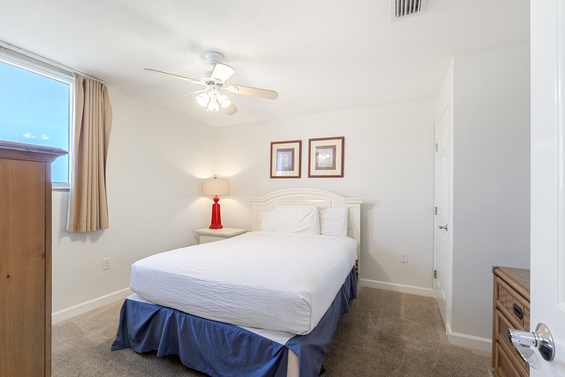 Cozy and Inviting bedroom with Modern Touches