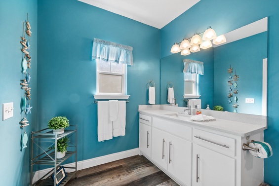 Stylish Spa-Like Bath with Modern Touches