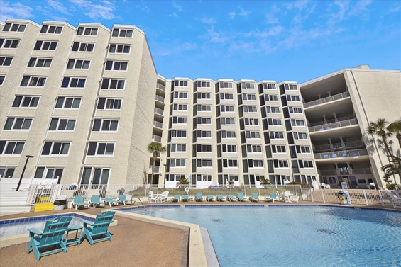 Resort-Style Poolside Escape