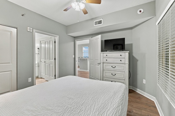 Cozy Queen Bedroom Retreat