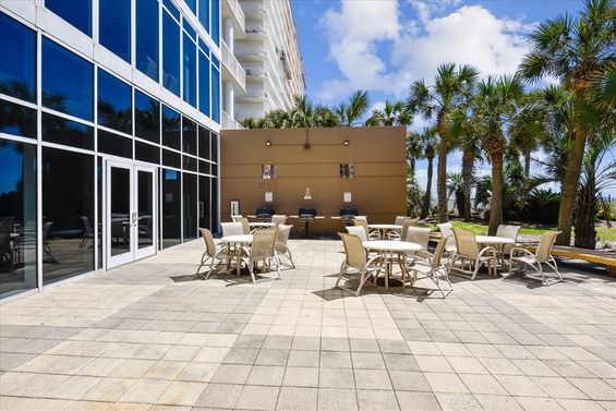 Exterior-Outdoor Eating Grills-_KLH7720