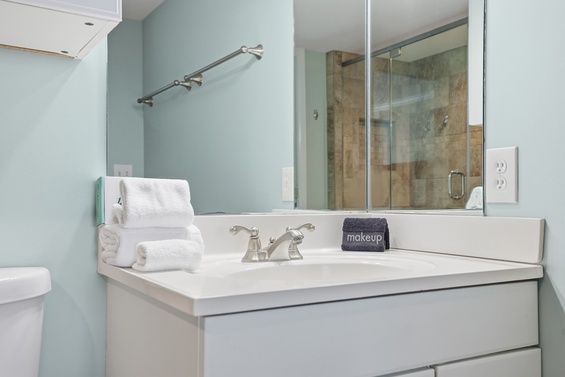 Clean Modern Bathroom