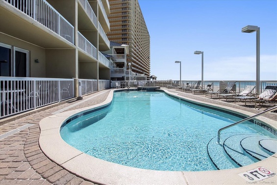 8B43180C-FCAD-40C3-86BB-96AD827B8F58_1_105_c