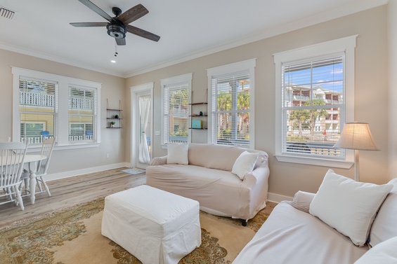 Spacious & Stylish Lounge