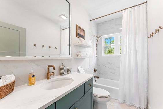 Modern Refreshing Bath