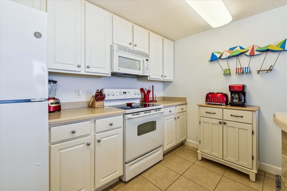 Fully equipped kitchen perfect for snacks and meals