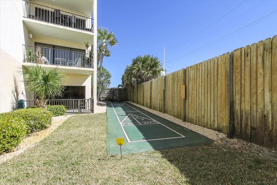 Amenity-Moondrifter Shuffleboard-IMG_7886.JPG