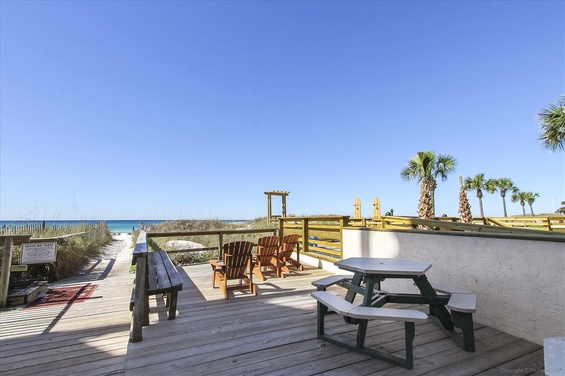 Amenity-Moondrifter Picnic Area-IMG_7888.JPG