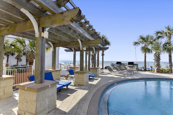 Amenity-Aqua Resort Pool Deck-_KLH0456.JPG