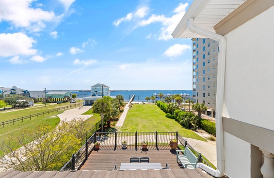 Bella Villa Waterfront Suite