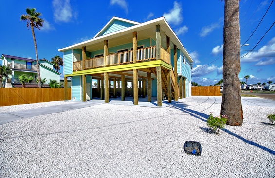 The Beach House AVEH519