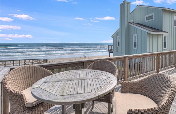 Artist's Beach House LC7