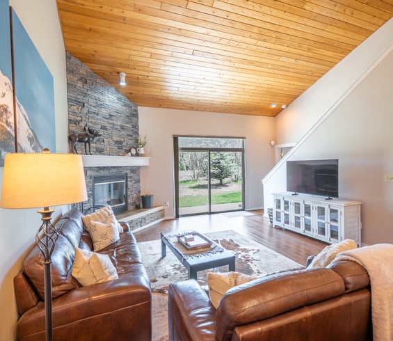 Featured Property Candlelight Meadows Escape