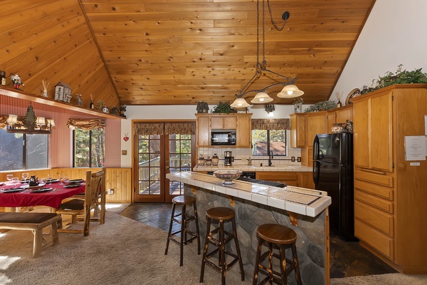 Kitchen Breakfast Bar