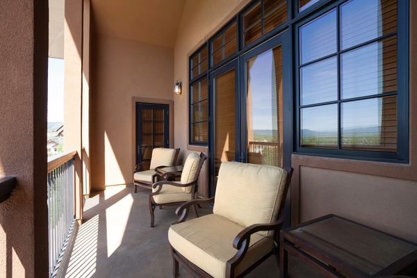 Sink into your private balcony seating and soak up sweeping mountain vistas—your peaceful retreat for morning coffee or sunset unwinding.