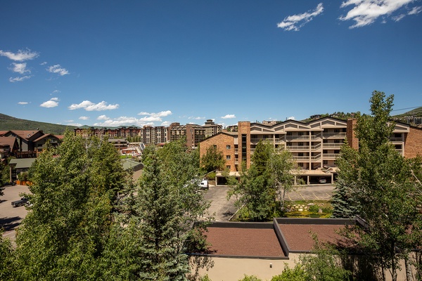A mountain resort area surrounded by lush trees and scenic hills, offering a peaceful retreat with nearby amenities and accommodations.