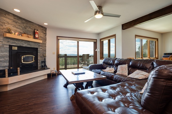Sink into plush leather sofas where you can savor sweeping mountain views, the warmth of your fireplace, and cool breezes from your ceiling fan.