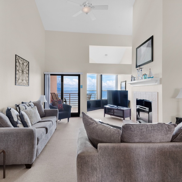Featured Property Palm Beach Club 2-219