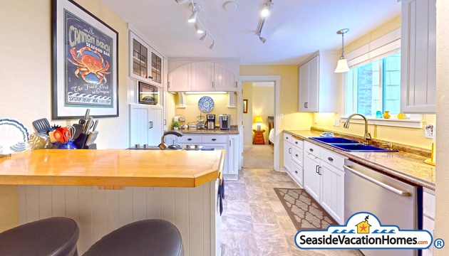 COLUMBIA STREET LIGHTHOUSE 10