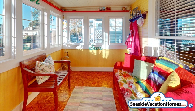 THE BEACH BALL HOUSE 10