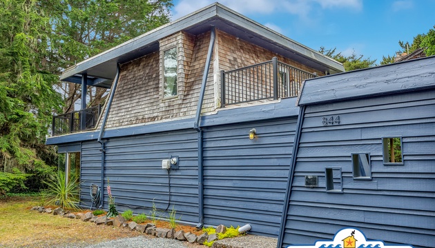 THE BOAT HOUSE
