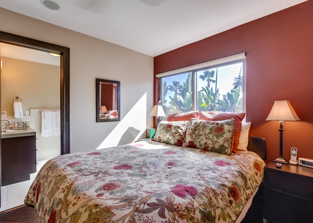 Villa on the Bay | 6BR MB Gem w/ Spacious Yard 3