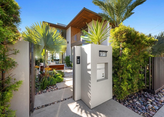 Neptune’s Jewel Oceanfront w/ Pool & Spa 4