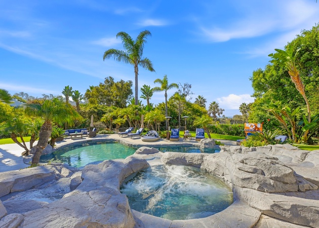 NEW HOME La Jolla Lifestyle Villa with Pool & Spa