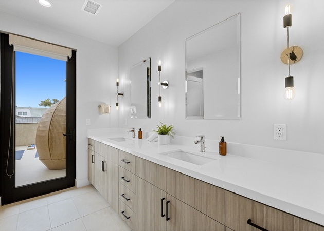 Goldenview | 4BR Ocean, City & Bay Escape + Spa 5