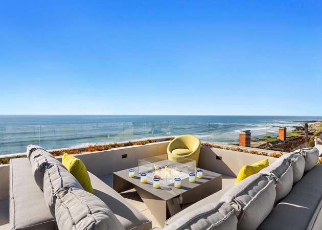 Neptune’s Jewel Oceanfront w/ Pool & Spa 4