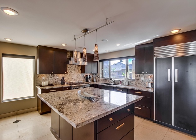 Villa on the Bay | 6BR MB Gem w/ Spacious Yard 4