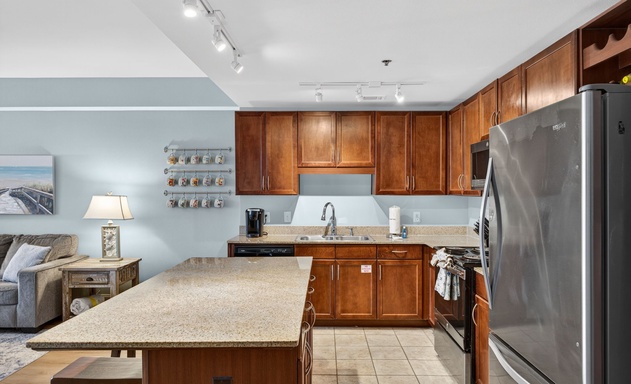 Laketown Wharf #1117 8