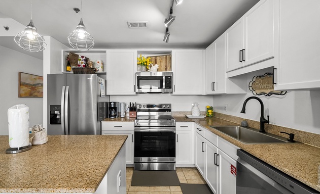 Laketown Wharf #0830 8