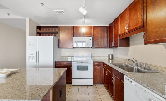 Laketown Wharf #0932 6