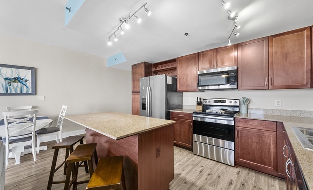 Laketown Wharf #1314 4