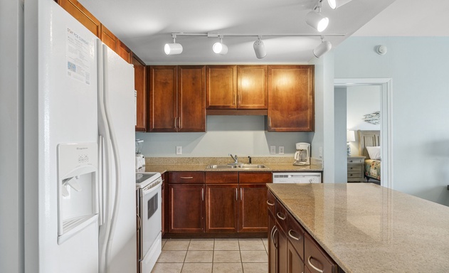 Laketown Wharf #0811 8