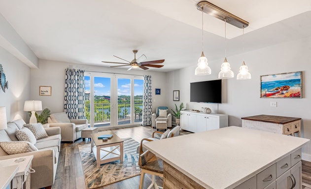 Laketown Wharf #0304 8