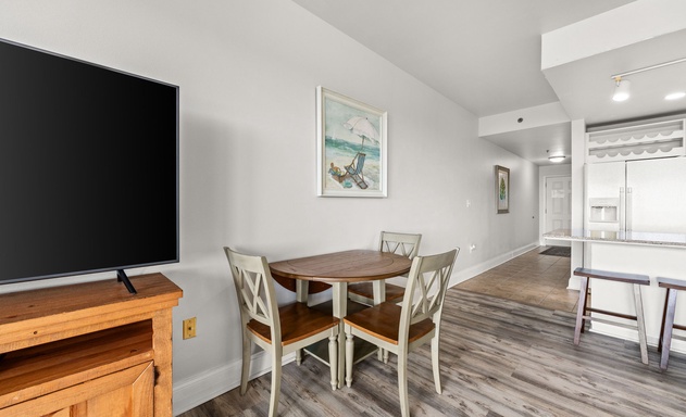 Laketown Wharf #732 8