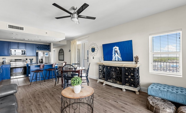 Laketown Wharf #0938 3