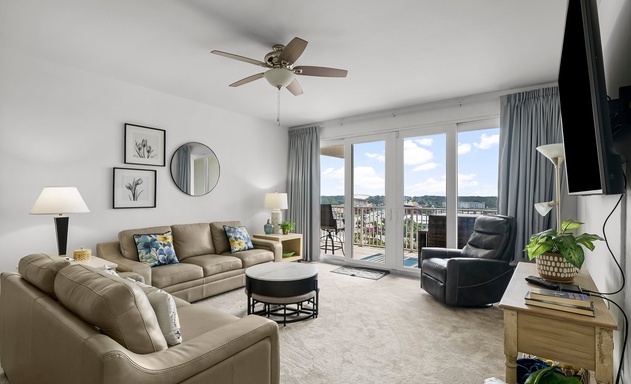 Laketown Wharf #0830 4