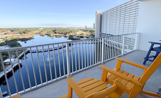 Laketown Wharf #1037