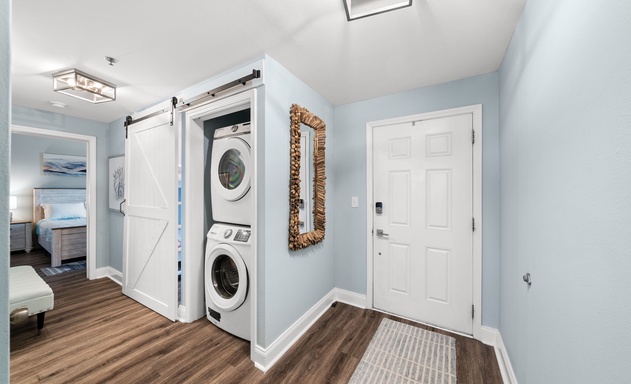 Laketown Wharf #1208 5