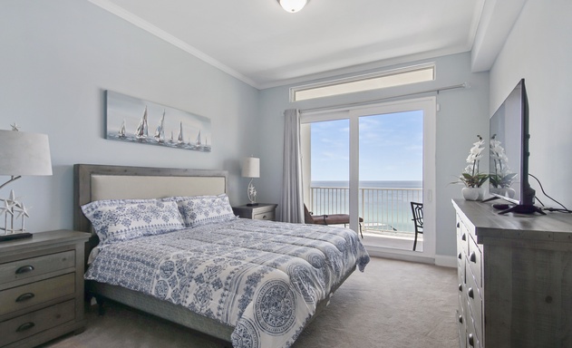 Laketown Wharf #2025