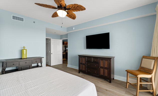 Laketown Wharf #1433 10