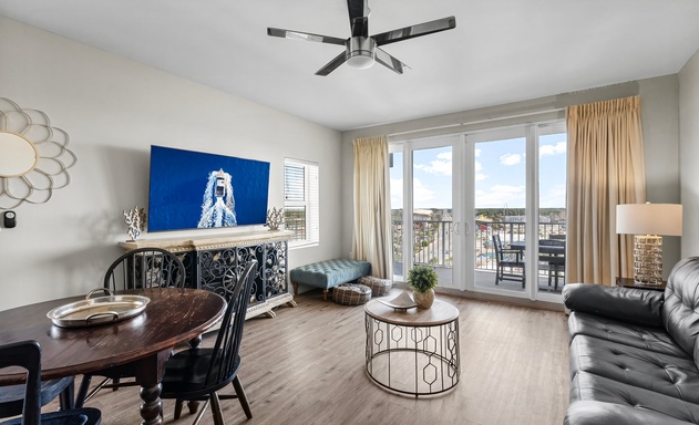 Laketown Wharf #0938